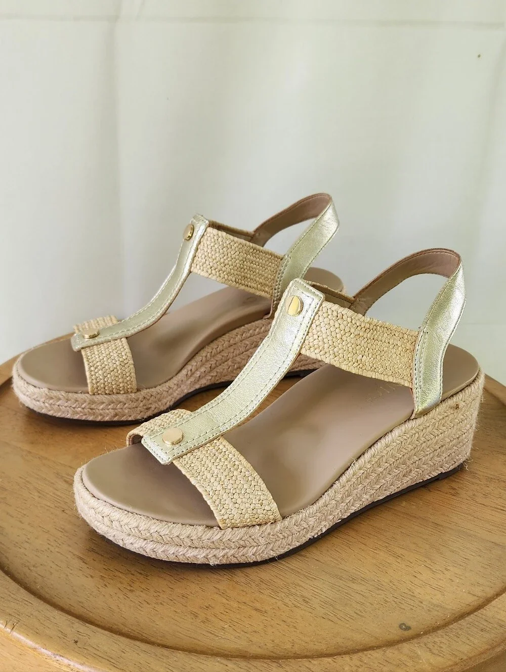 Vionic Calera Wedge Espadrille Sandals in Gold and Natural Size 7